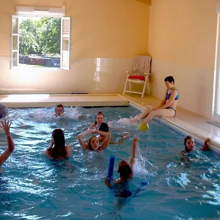 Maison Avec Piscine Privee Chauffee, Cheminee Et Activites A - Fr-1-611-106 * Goncourt